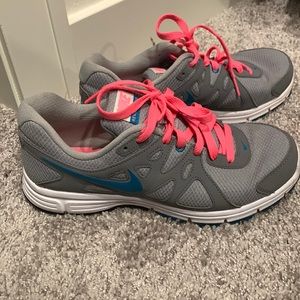 Women’s Nike 2 Revolution Tennis Shoes, 8.5